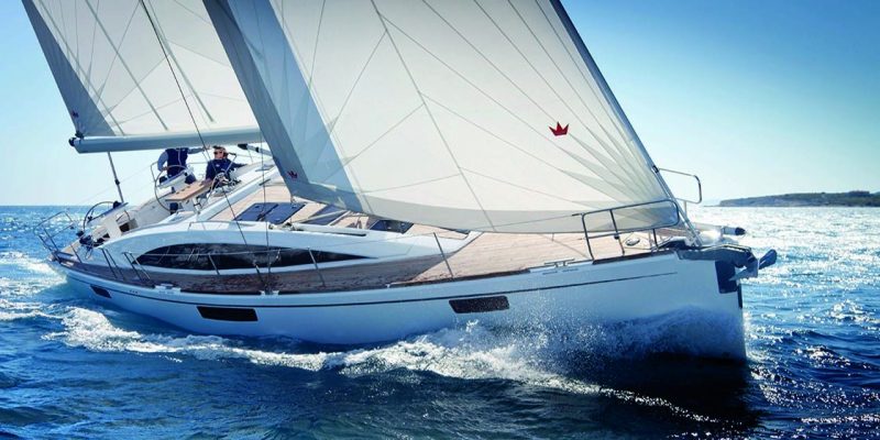 I-5-vantaggi-per-uscire-in-barca-a-vela-d’inverno-1120x575-1
